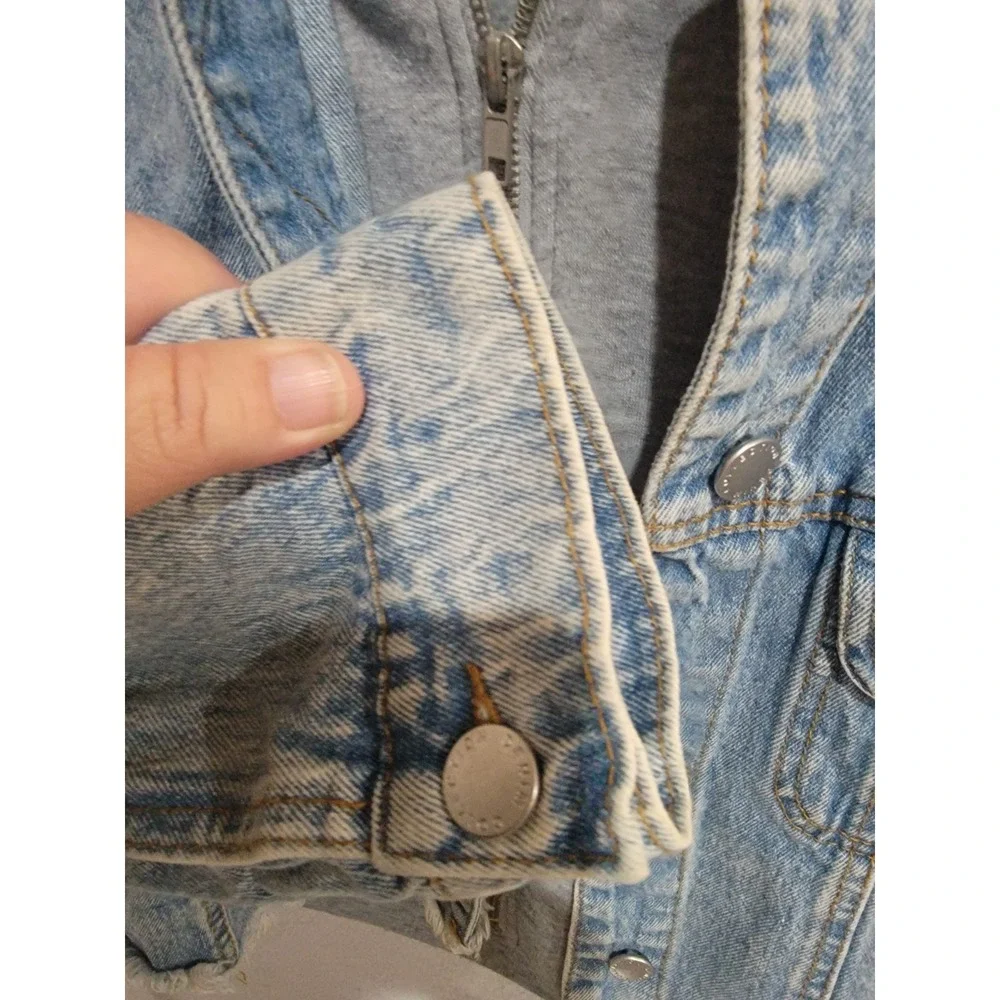 Lovely Bloom Denim Jacket M Blue Cropped Raw Hem Gray Hooded Layered Look Medium